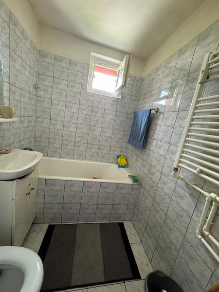 Sector 4, Luica, 3 camere semidecomandat, lift nou, anvelopat.