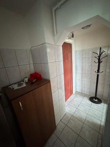 Sector 4, Luica, 3 camere semidecomandat, lift nou, anvelopat.